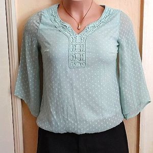 Sara Michelle size medium green Long sleeve shirt